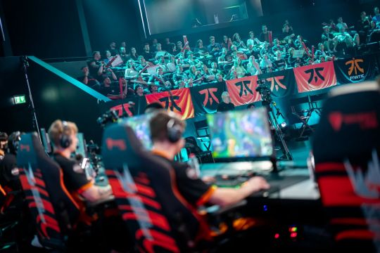 也同样令人 也同样令人