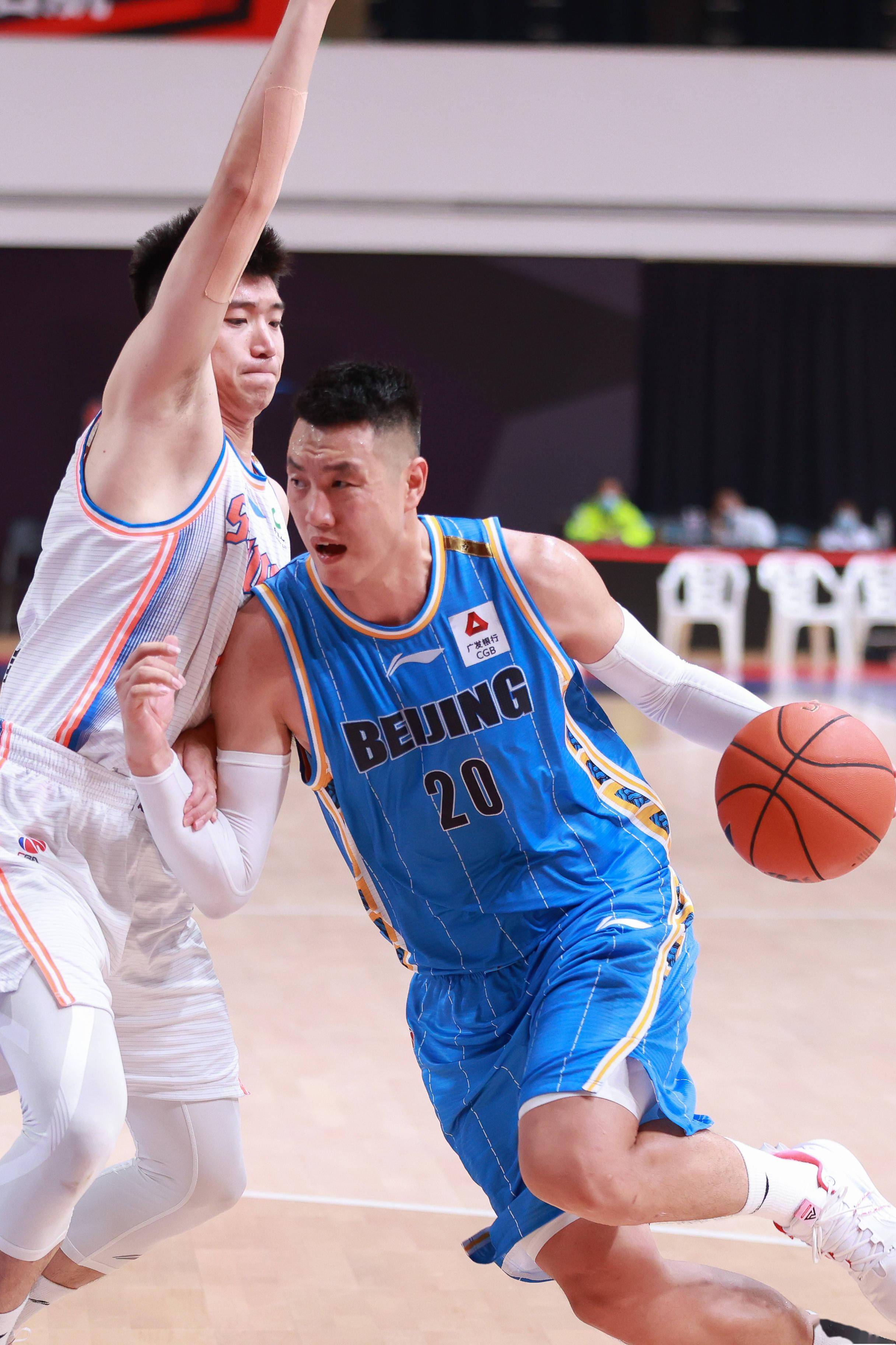 随后将球推 随后将球推