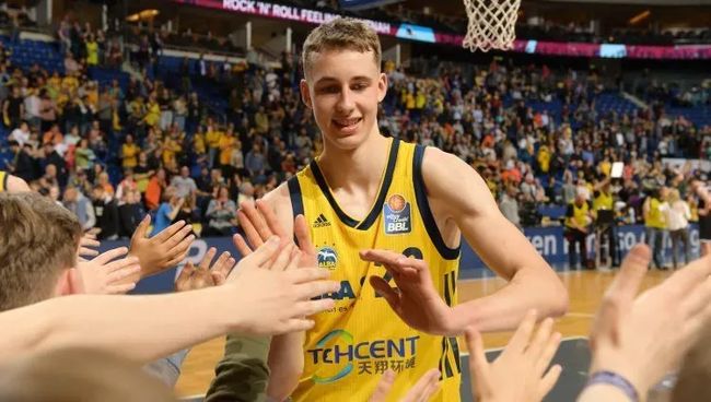 通过两翼叠 通过两翼叠