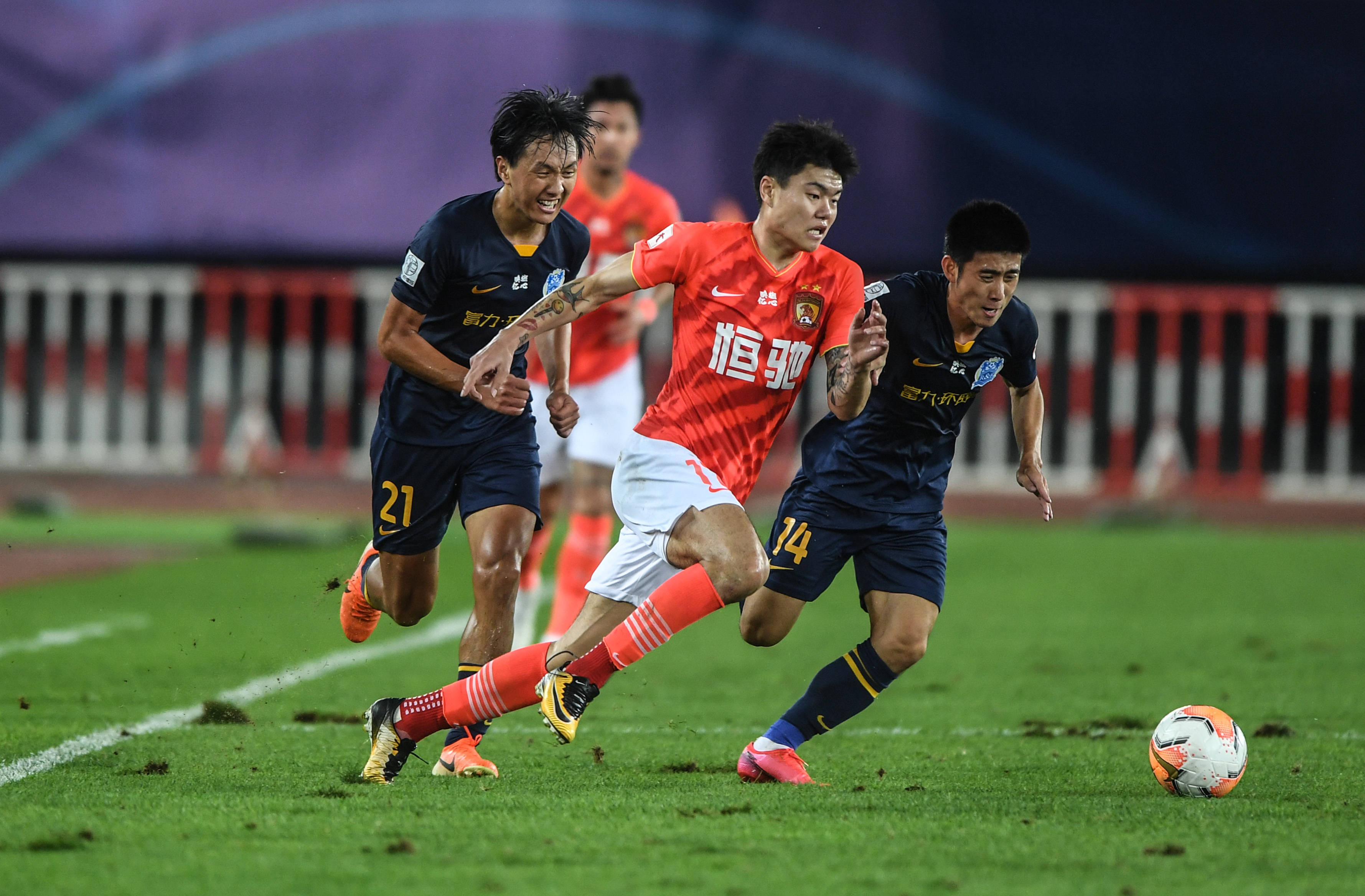12118